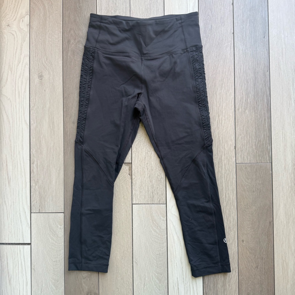 Lululemon Womens Size 6 Black Athletic Cropped Leggings